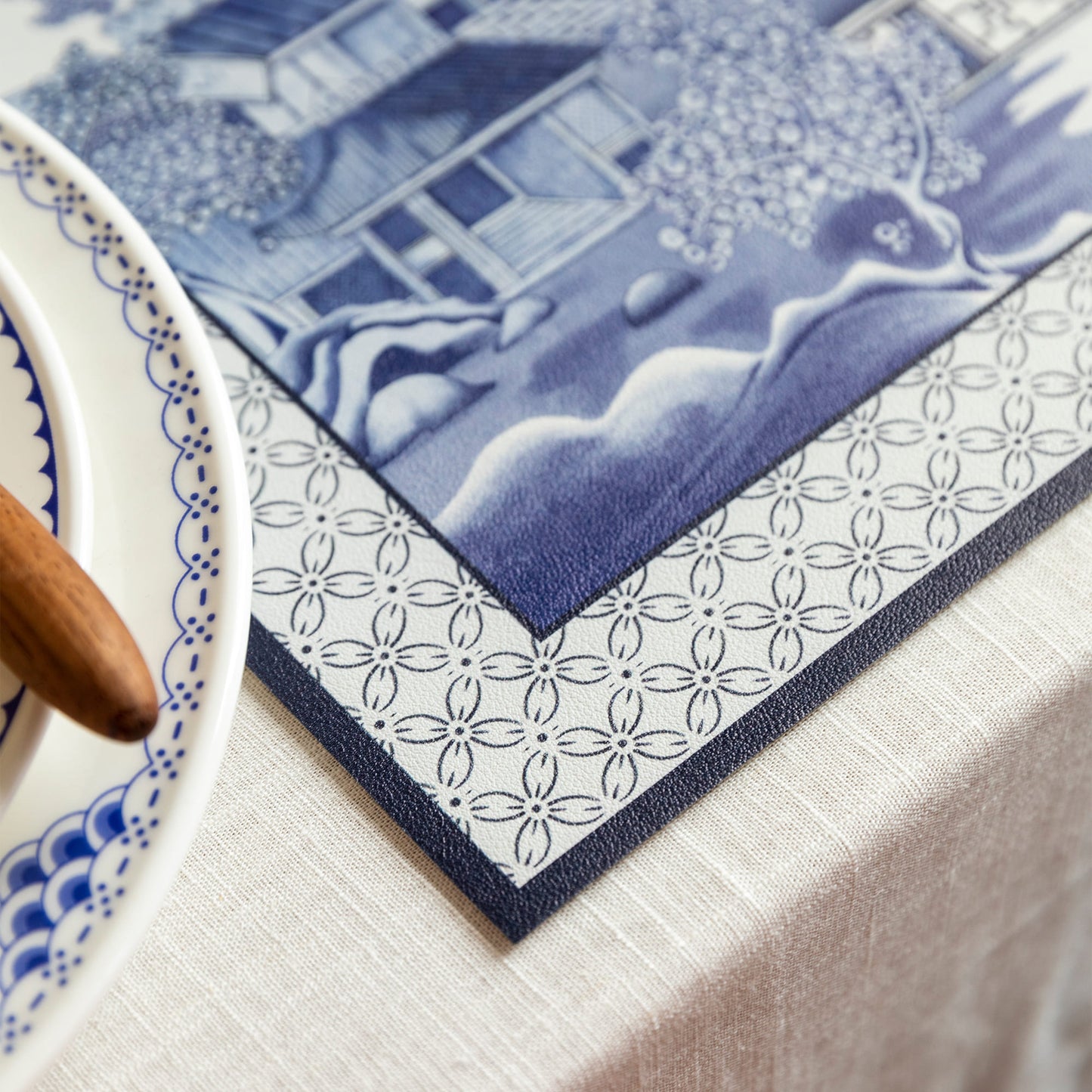 Nabis Retro Blue and White Porcelain Houses Pattern Placemat